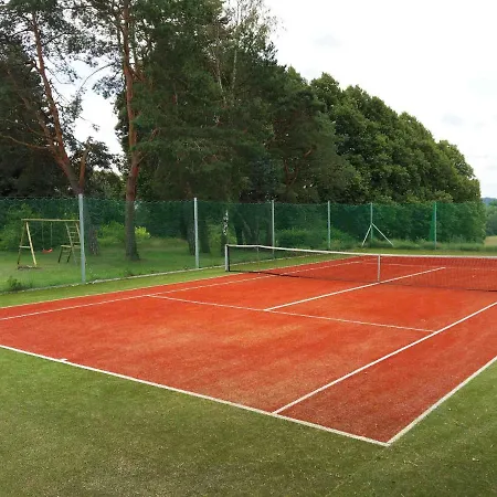 Familientreff Im Gruenen Mit Tennisplatz *