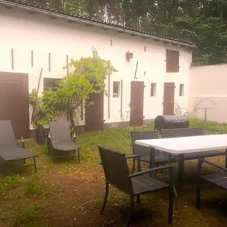 Familientreff Im Gruenen Mit Tennisplatz